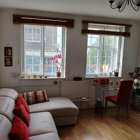 Sunny And Spacious Flat In Nw3 London Exterior photo